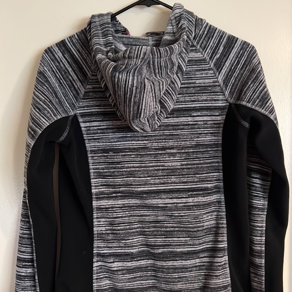 Women’s XS hooded fleece zip-up - Picture 4 of 4